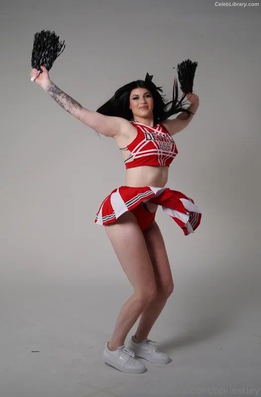Bea Priestley photo 3 of 1040