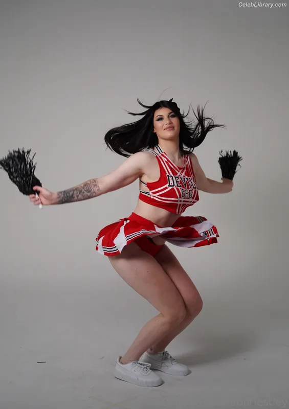 Bea Priestley photo 4 of 1040