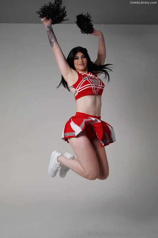 Bea Priestley photo 5 of 1040