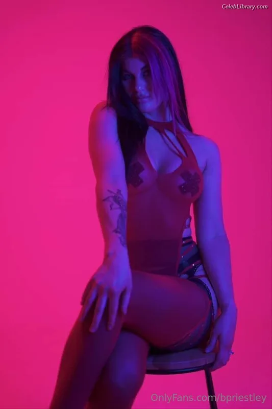 Bea Priestley photo 5 of 1040