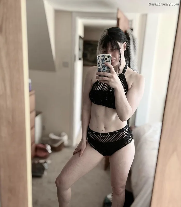 Bea Priestley photo 1 of 1040
