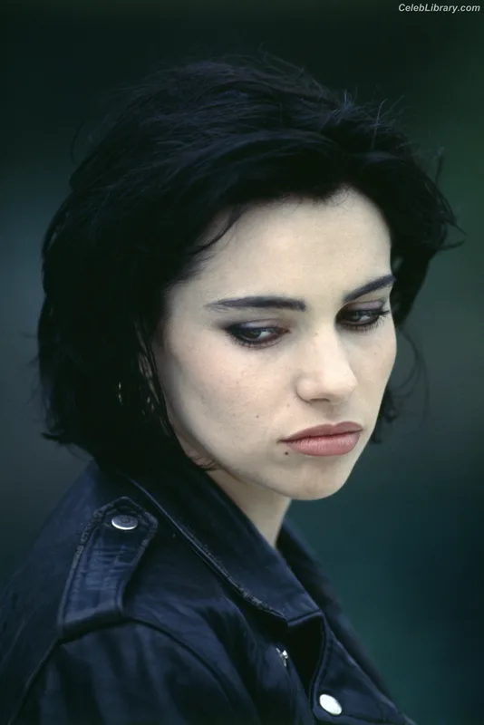 Béatrice Dalle photo 24 of 68