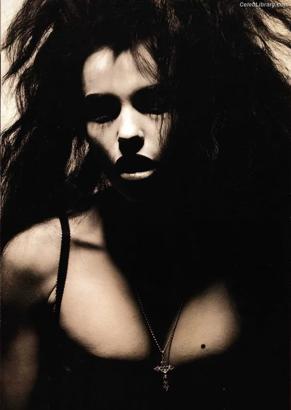 Béatrice Dalle photo 6 of 68
