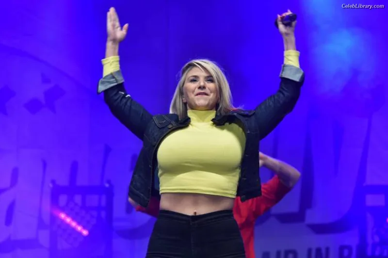 Beatrice Egli photo 11 of 107