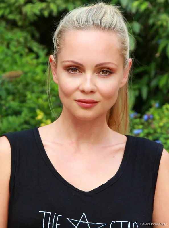 Beatrice Rosen photo 3 of 178