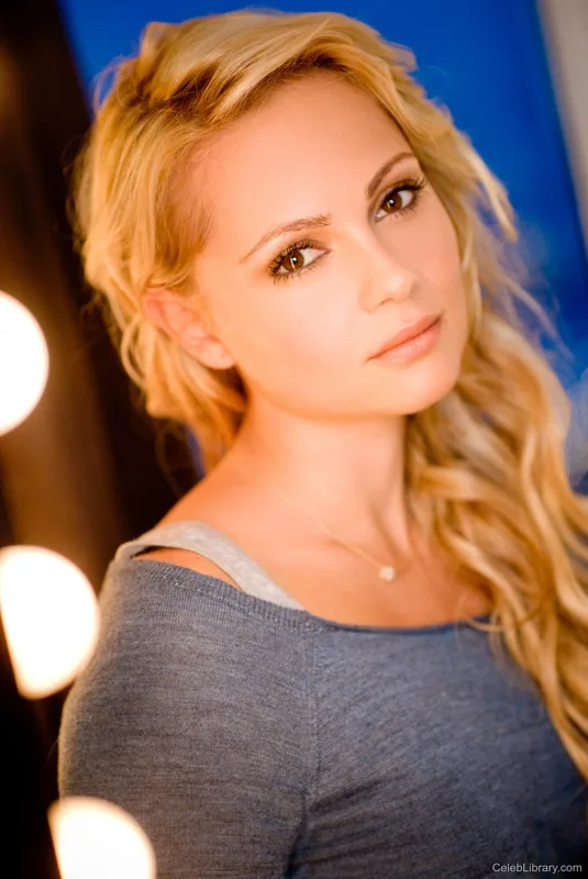 Beatrice Rosen photo 5 of 178