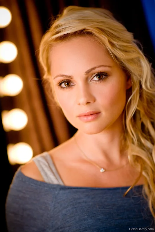 Beatrice Rosen photo 5 of 178
