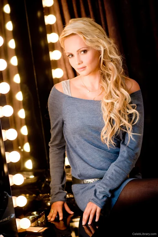 Beatrice Rosen photo 4 of 178