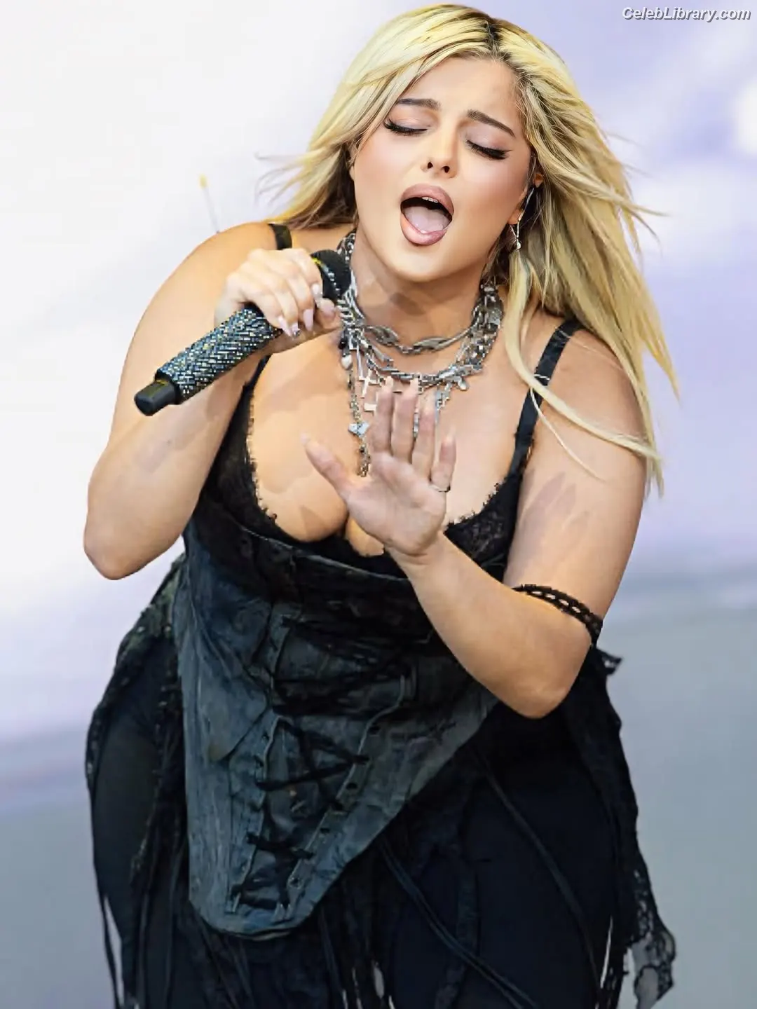 Bebe Rexha photo 7 of 403