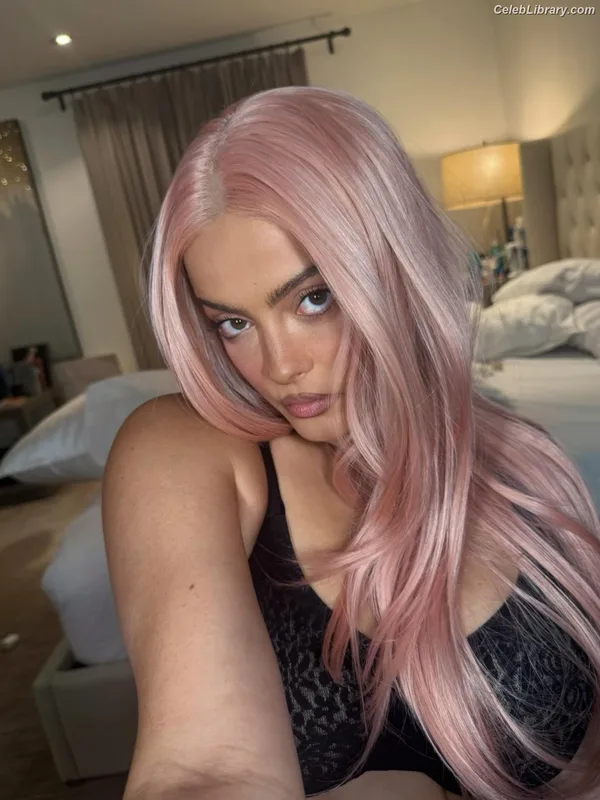 Bebe Rexha photo 14 of 404