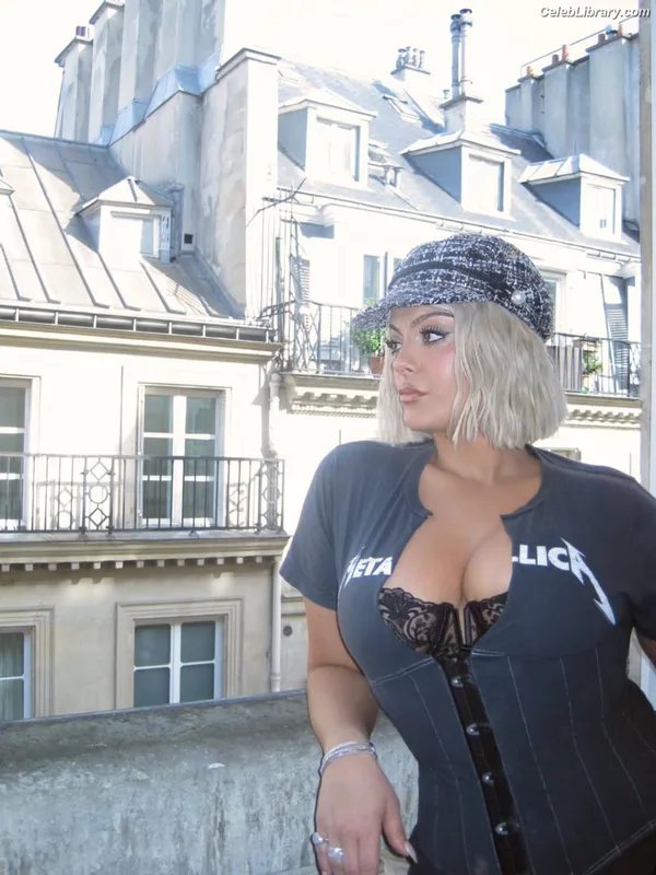 Bebe Rexha photo 3 of 404
