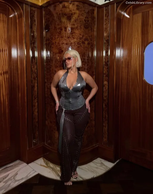 Bebe Rexha photo 8 of 404