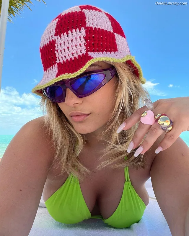 Bebe Rexha photo 3 of 404