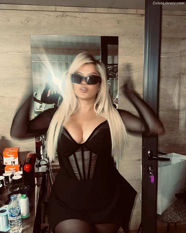 Bebe Rexha photo 4 of 404