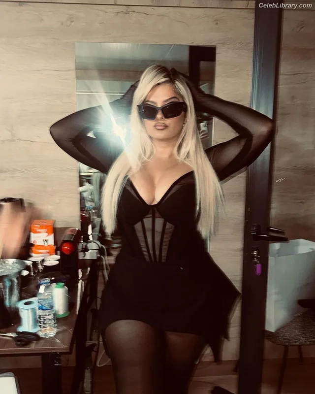 Bebe Rexha photo 6 of 404