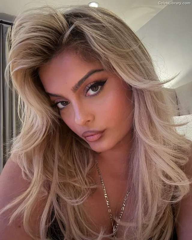 Bebe Rexha photo 13 of 404