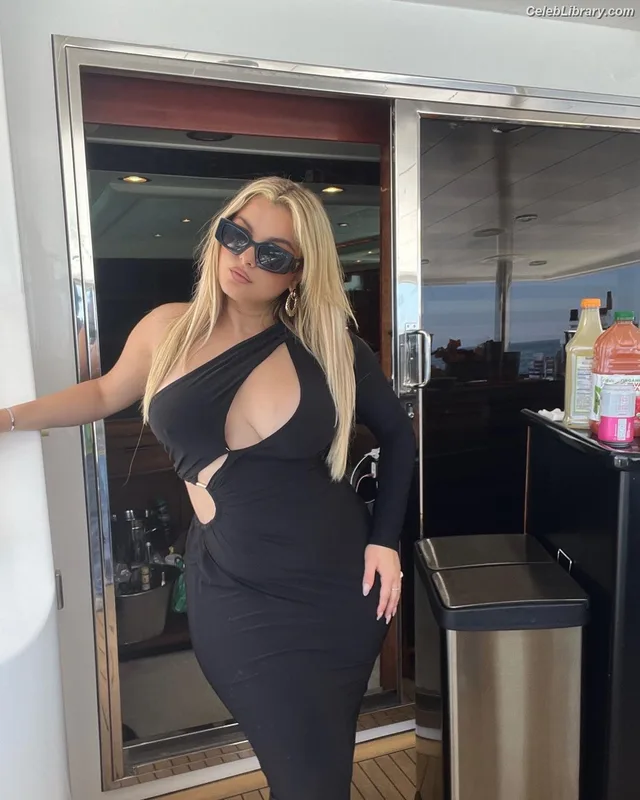 Bebe Rexha photo 9 of 404