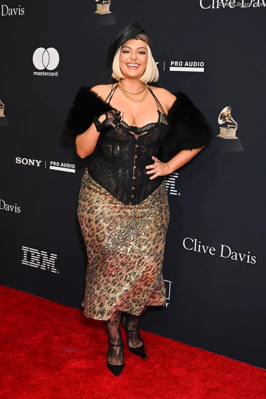 Bebe Rexha photo 8 of 404