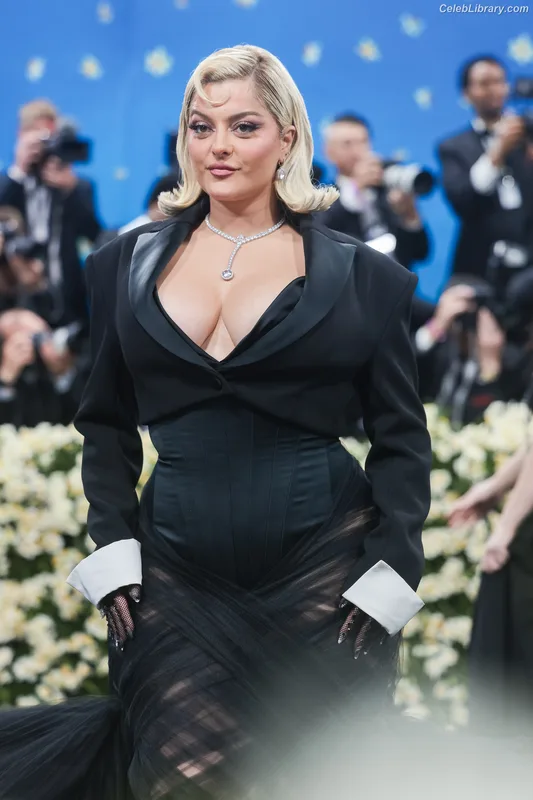Bebe Rexha photo 9 of 404