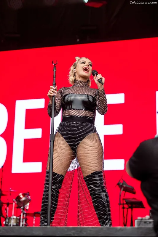 Bebe Rexha photo 3 of 404