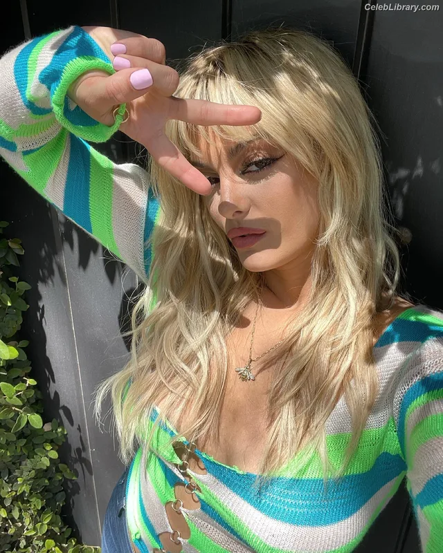 Bebe Rexha photo 5 of 404
