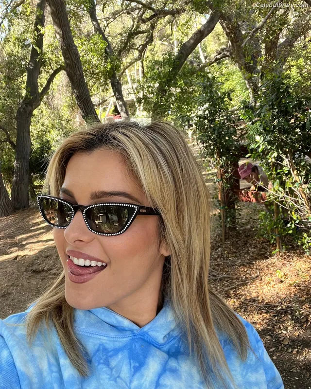 Bebe Rexha photo 11 of 404