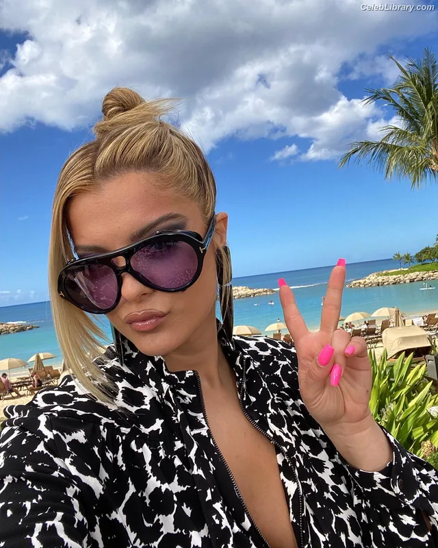 Bebe Rexha photo 15 of 404