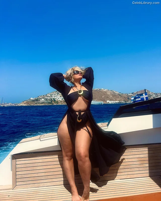 Bebe Rexha photo 1 of 404