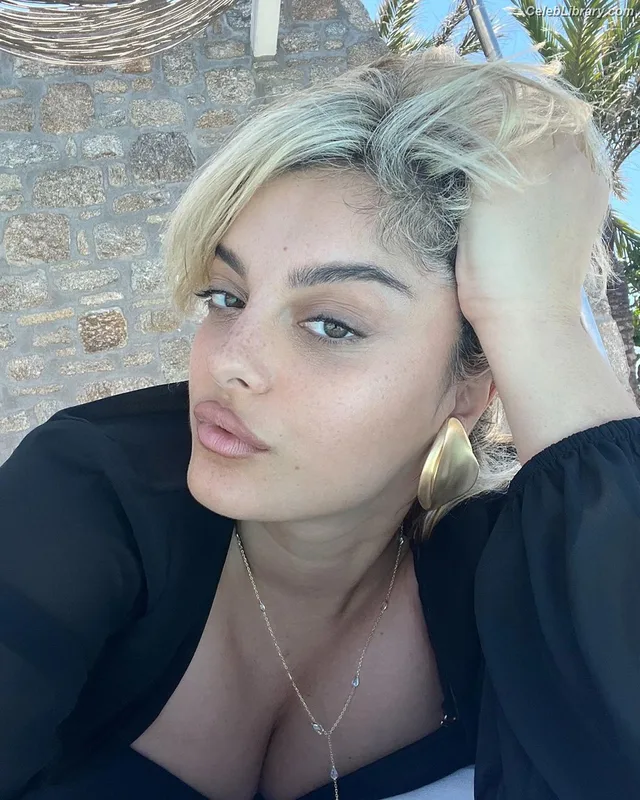 Bebe Rexha photo 6 of 404