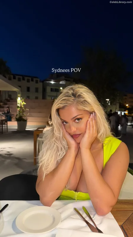 Bebe Rexha photo 19 of 404