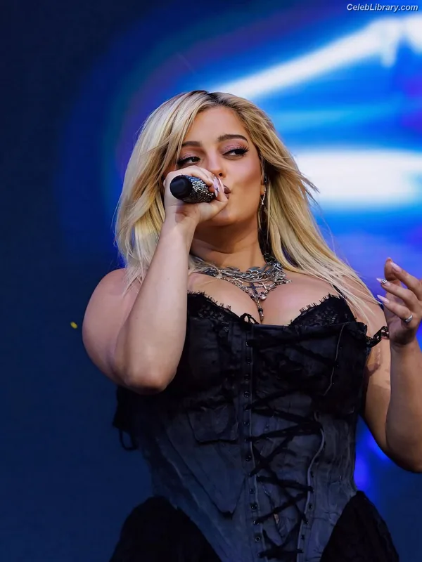 Bebe Rexha photo 2 of 404