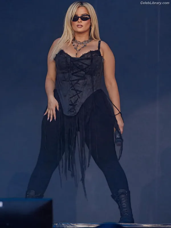 Bebe Rexha photo 4 of 404