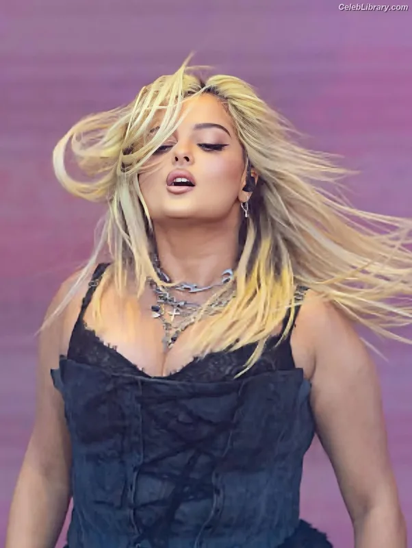 Bebe Rexha photo 6 of 404