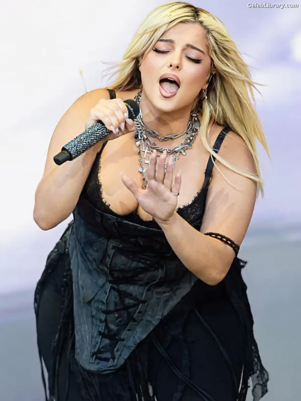 Bebe Rexha photo 7 of 404