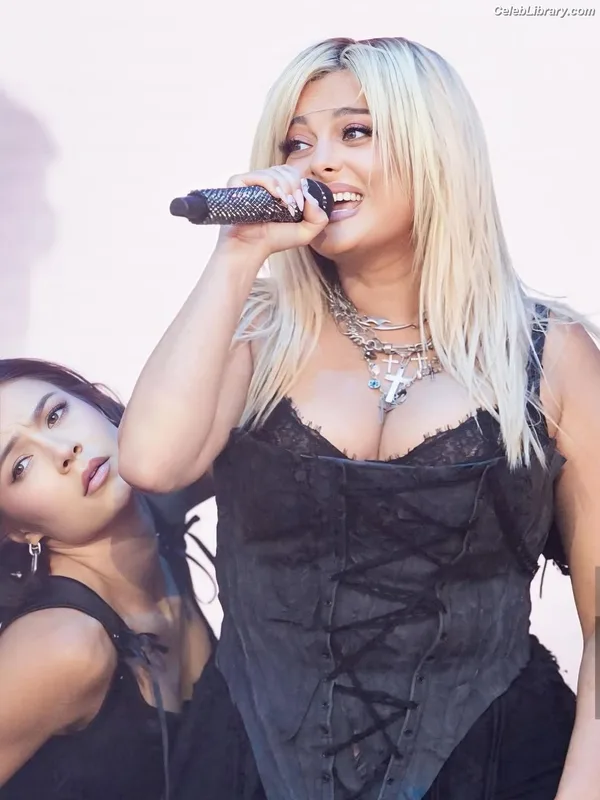 Bebe Rexha photo 8 of 404