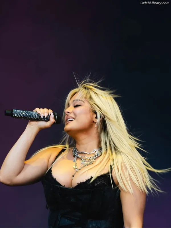 Bebe Rexha photo 16 of 404