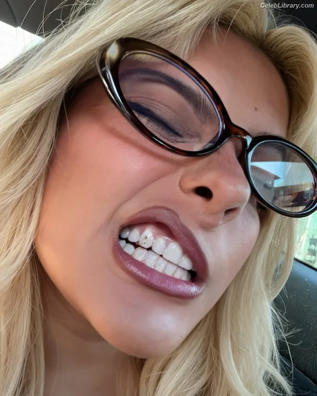 Bebe Rexha photo 3 of 404