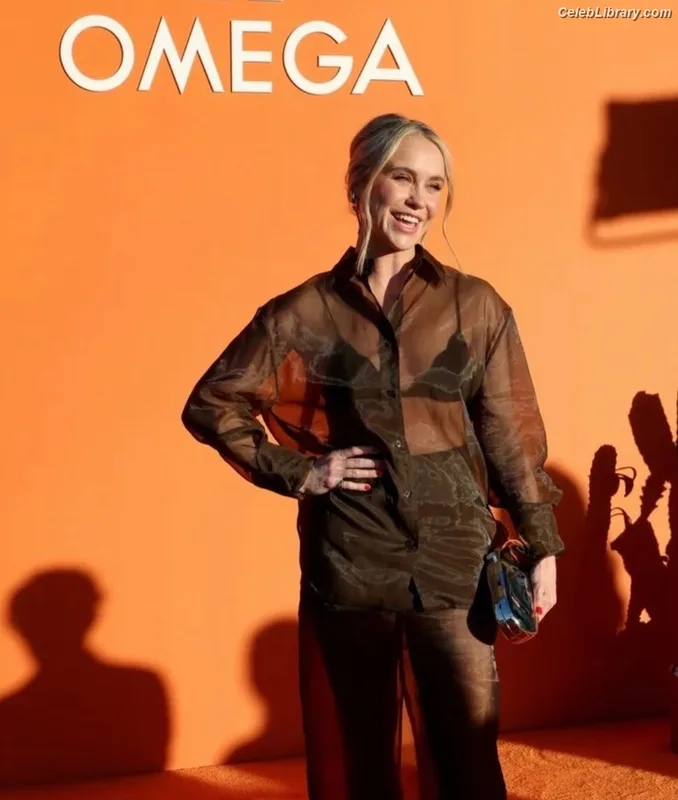 Becca Tobin photo 2 of 88