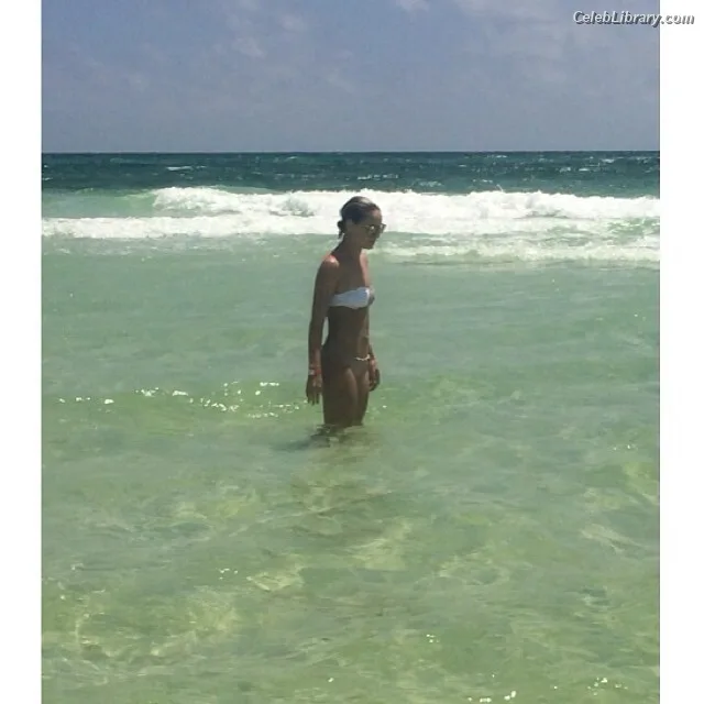 Becca Tobin photo 19 of 88