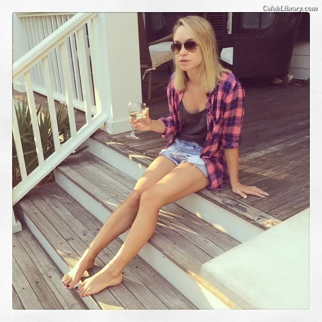 Becca Tobin photo 24 of 88
