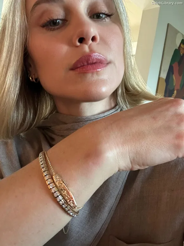 Becca Tobin photo 11 of 88