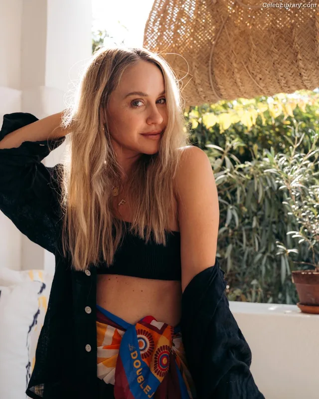 Becca Tobin photo 13 of 88