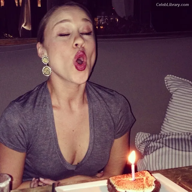 Becca Tobin photo 15 of 88