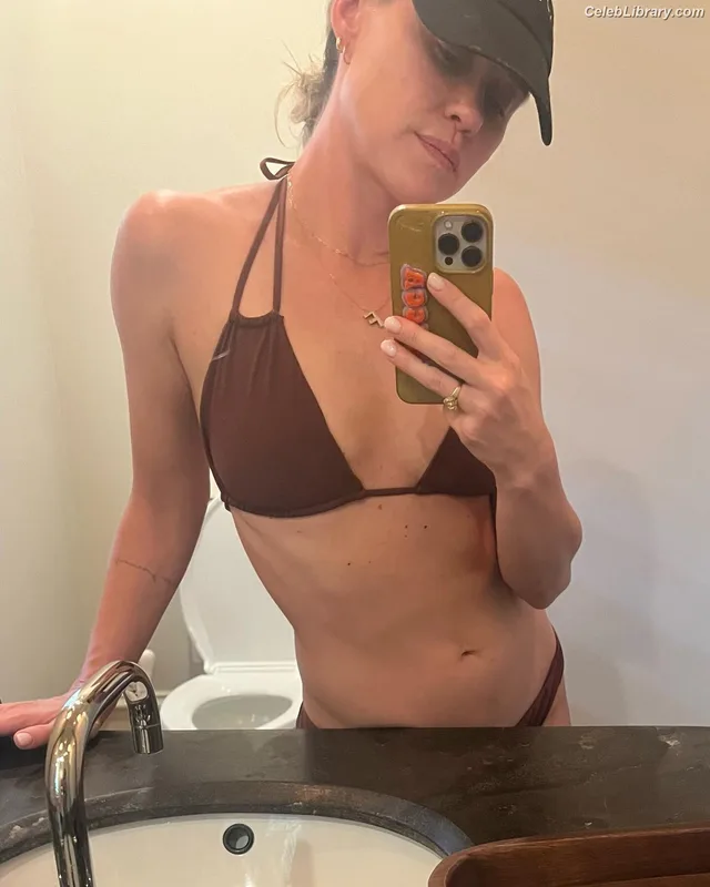 Becca Tobin photo 21 of 88
