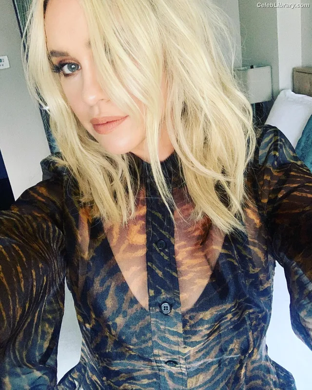 Becca Tobin photo 13 of 88