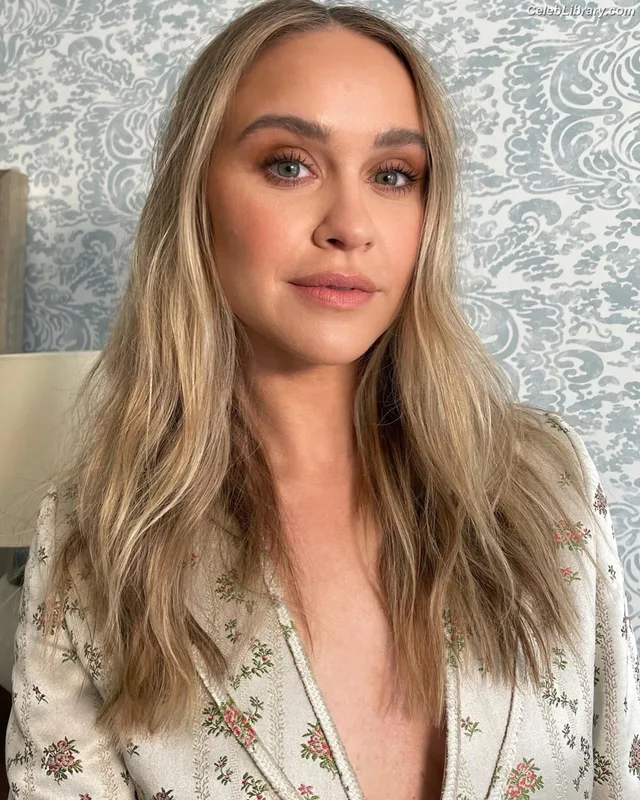 Becca Tobin photo 16 of 88