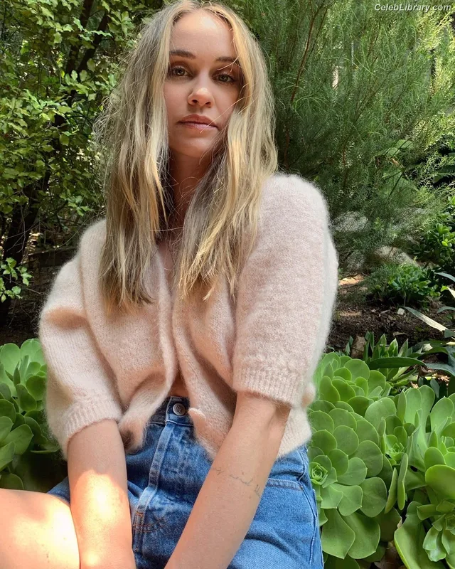 Becca Tobin photo 22 of 88
