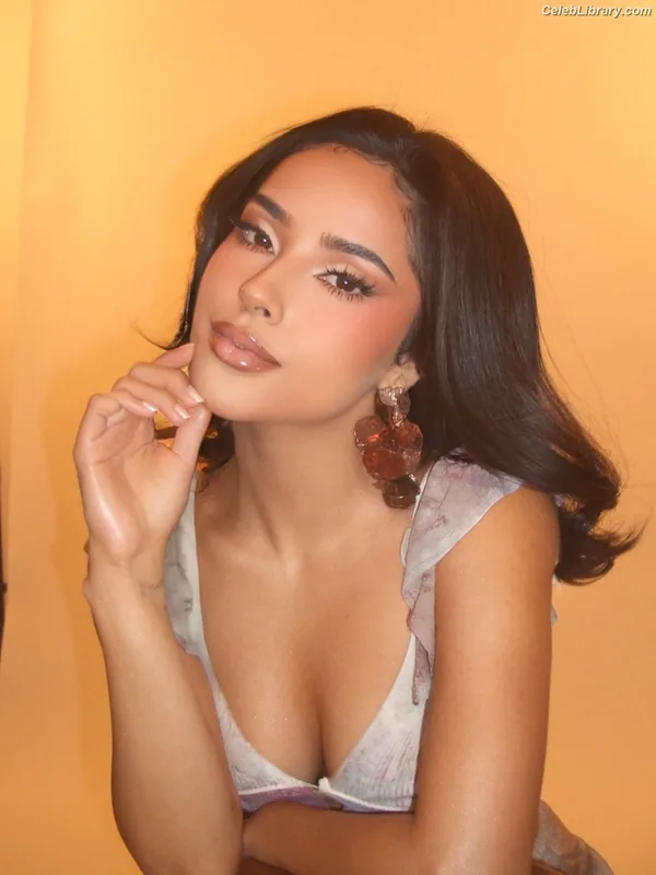 Becky G photo 11 of 806