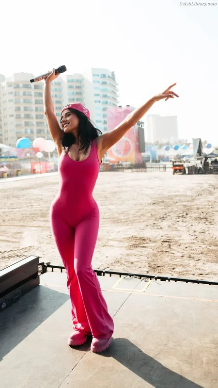 Becky G photo 13 of 806