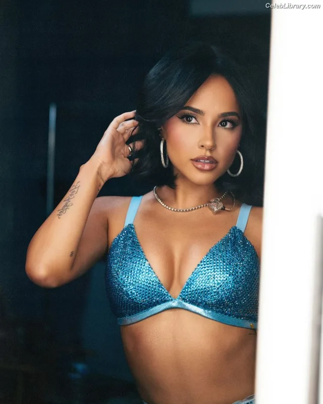 Becky G photo 1 of 806